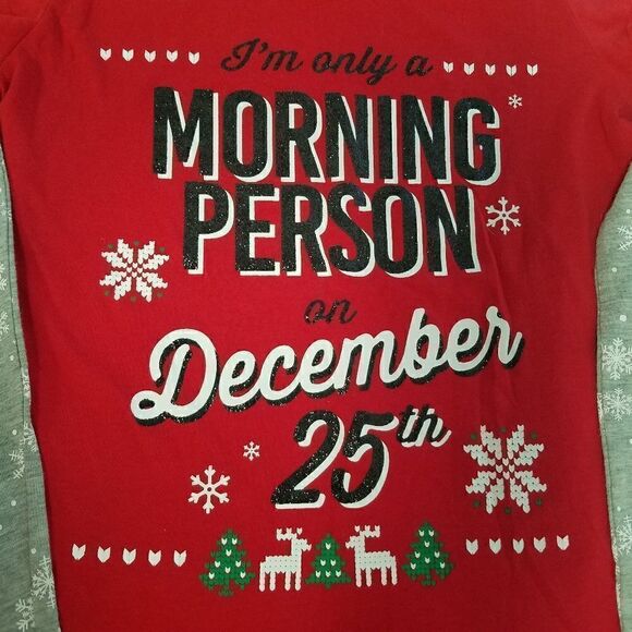 Wound Up youth large "Im only a morning person on December 25" shirt. Red t-shir - Picture 2 of 6